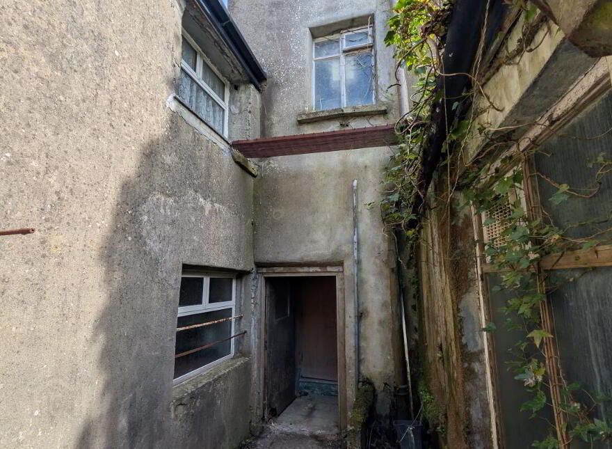 Market Street, Swinford, F12DK49