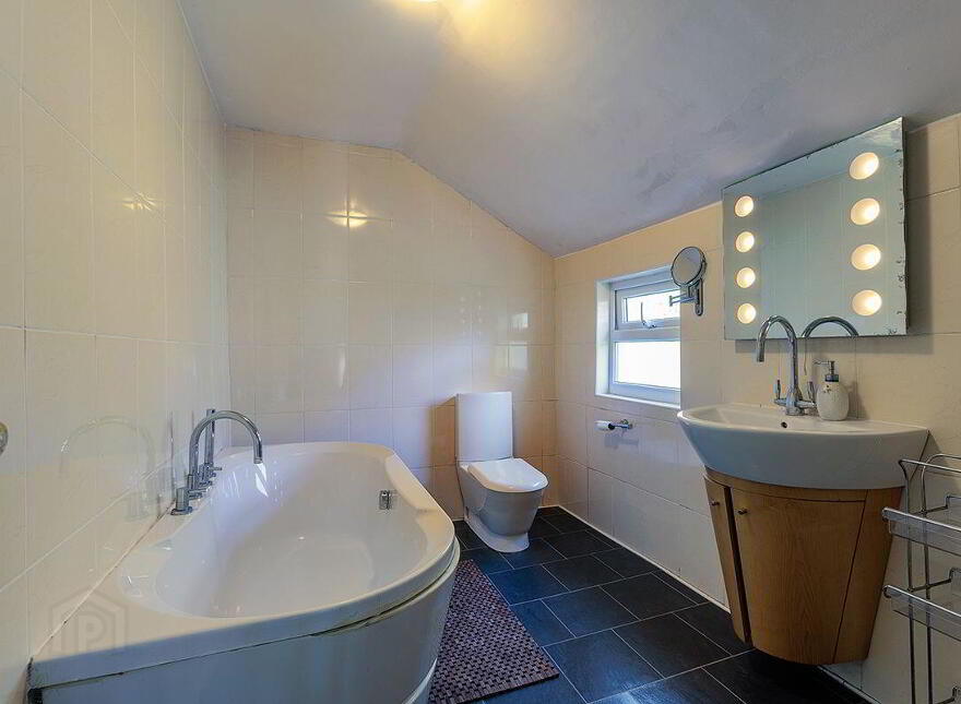 3 Clifton, Lighthouse Road, Youghal, P36PE08