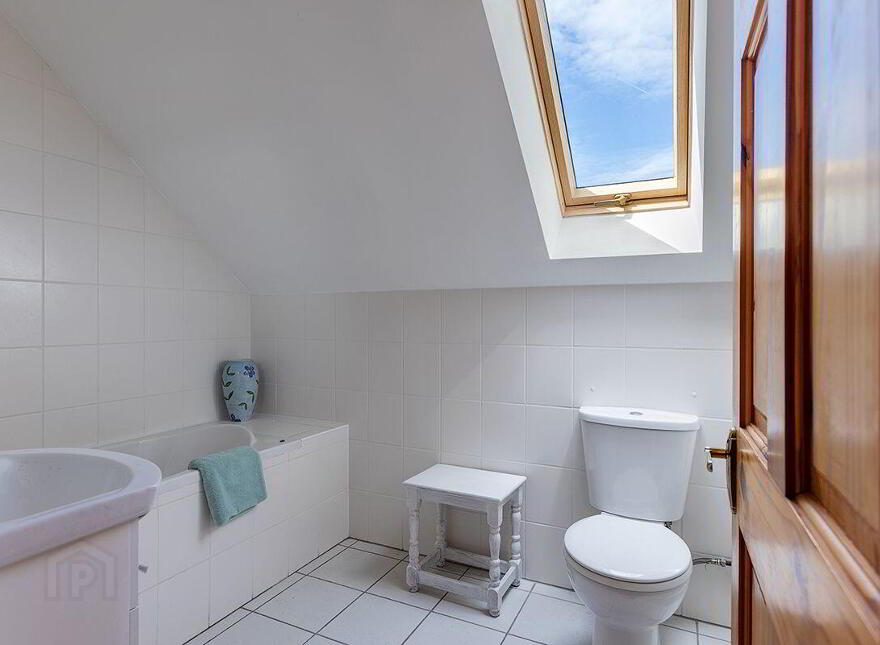Long Acre, Dysert, Ardmore, P36W279