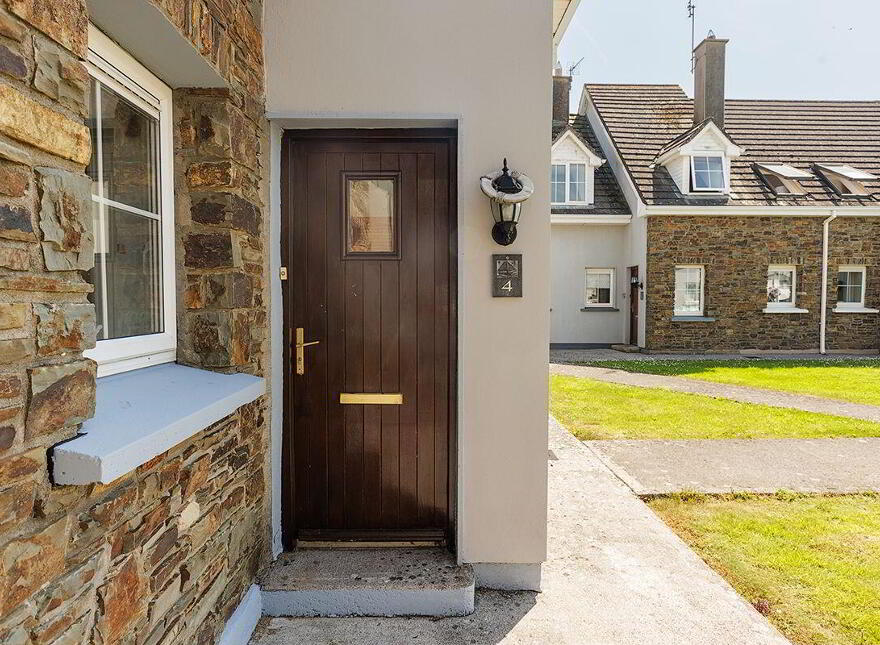 4 Dubh Carrig, Ardmore, P36E228
