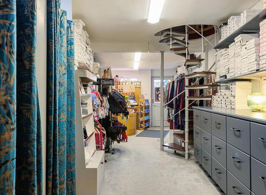 Helen's, 27 O'Connell Street, Dungarvan, X35XN96
