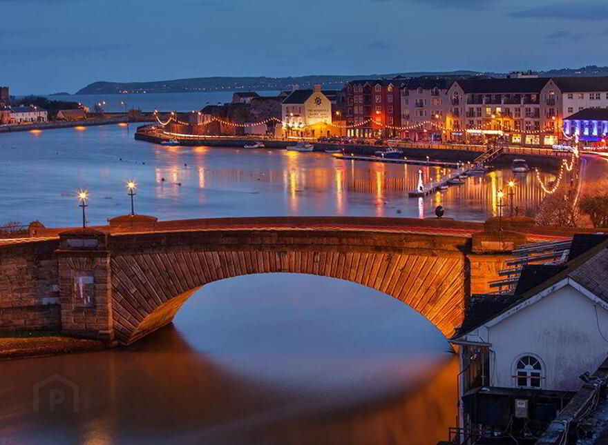 Helen's, 27 O'Connell Street, Dungarvan, X35XN96