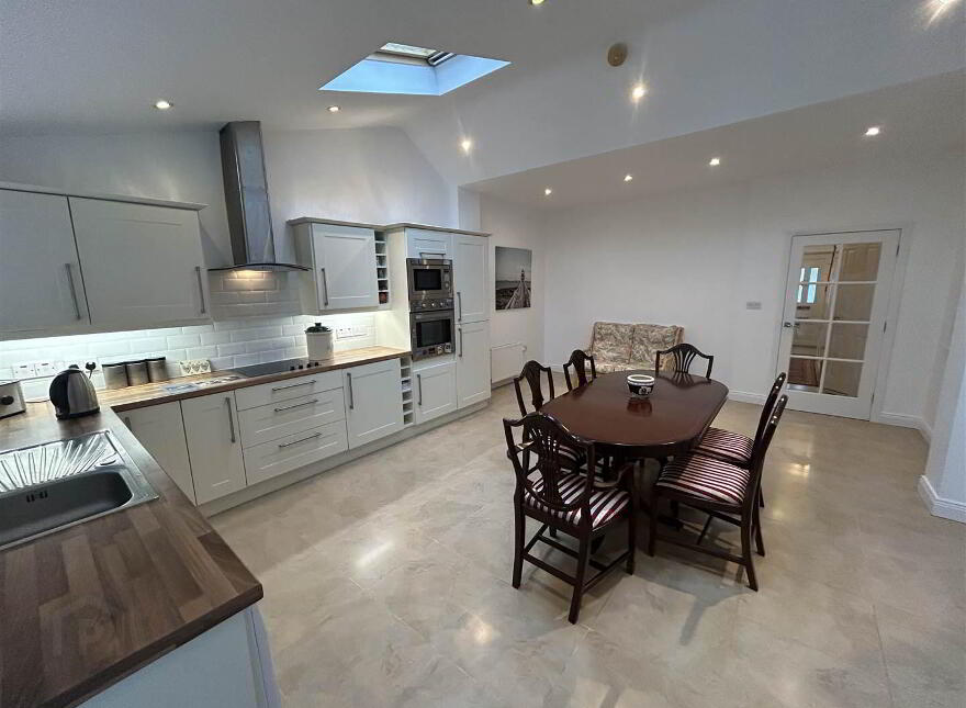 7 Kinnegar Road, Holywood, BT18 9JN