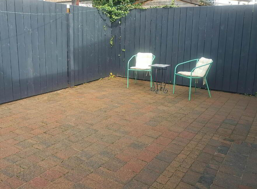 7 Kinnegar Road, Holywood, BT18 9JN