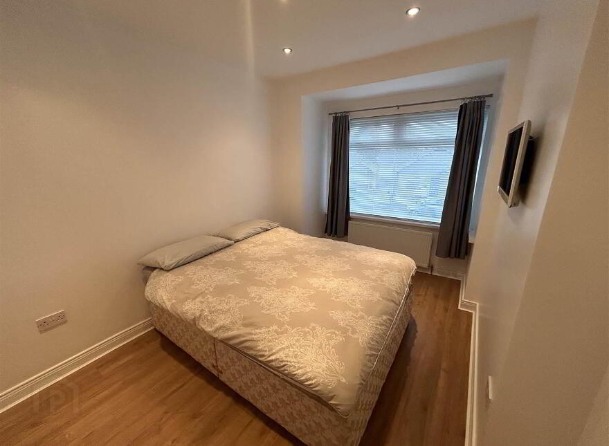 7 Kinnegar Road, Holywood, BT18 9JN