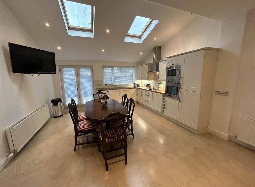 7 Kinnegar Road, Holywood, BT18 9JN