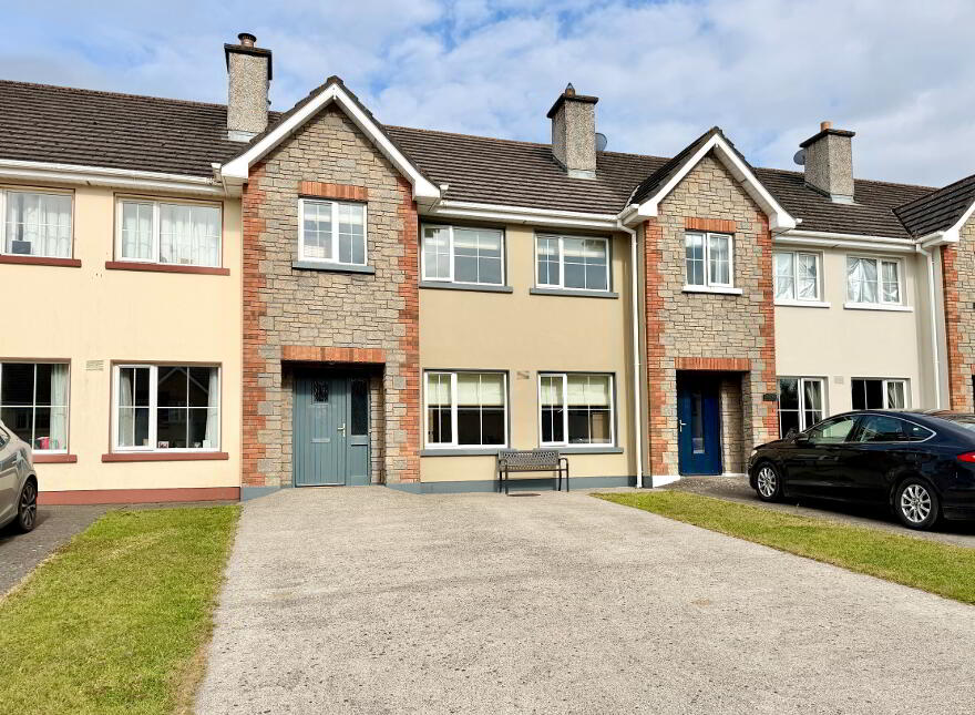 No.22 Highfield, Newtownshandrum, P56YW44 photo