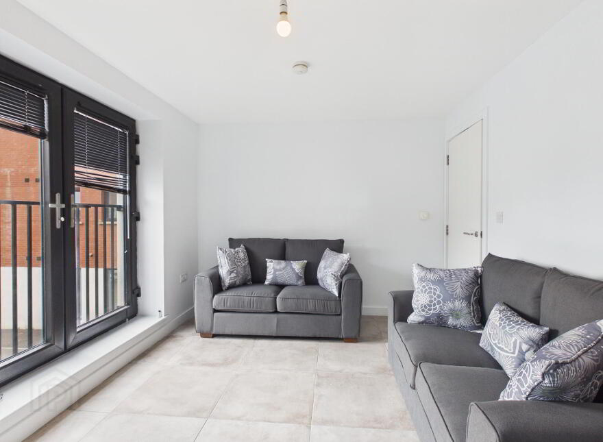 35 Castlereagh Street, Belfast, BT5 4AY