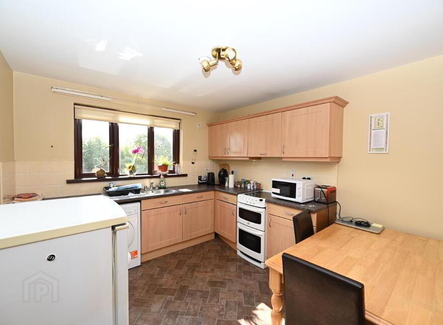 12 Waverley Court, Lisburn, BT28 1TF