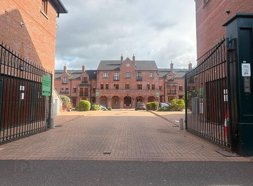 29 The Cloisters, Belfast, BT7 1GD
