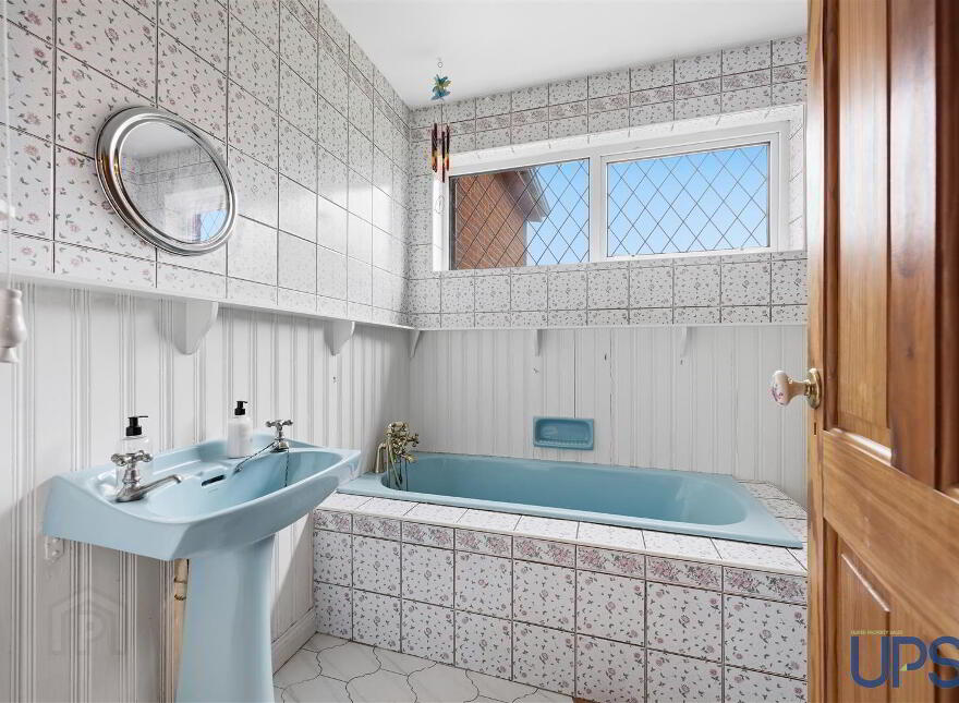 46 Glengoland Gardens, Stewartstown Road, Dunmurry, Belfast, BT17 0JE