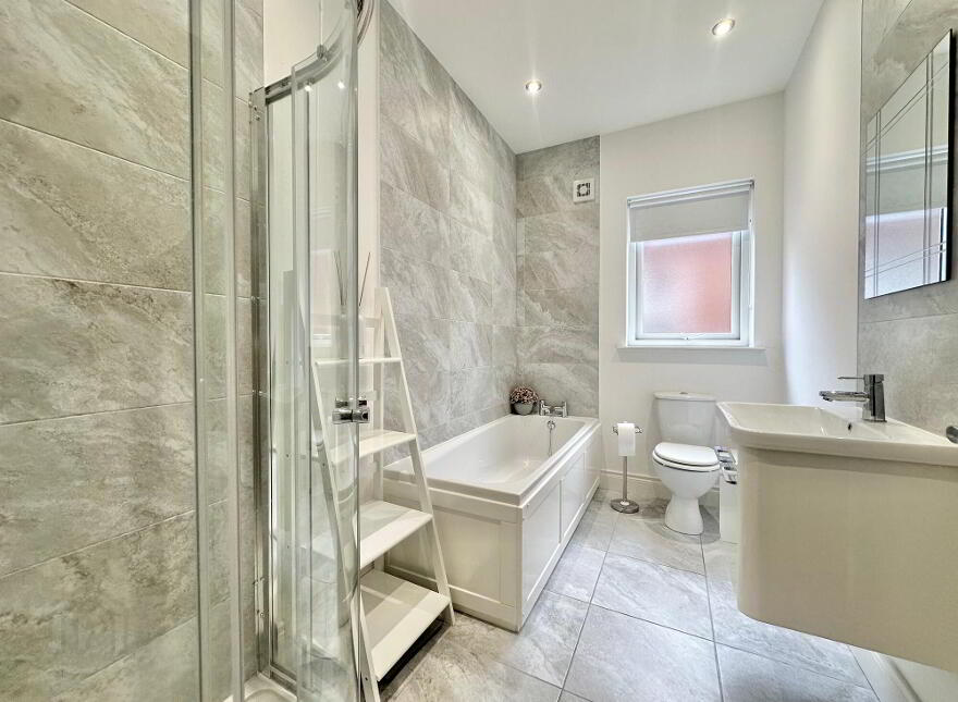 52 Eaton Park, Dunmurry, Belfast, BT17 9FX