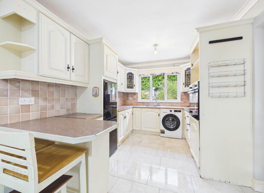 9 Orchard Crescent, Carrick-On-Suir, E32H102