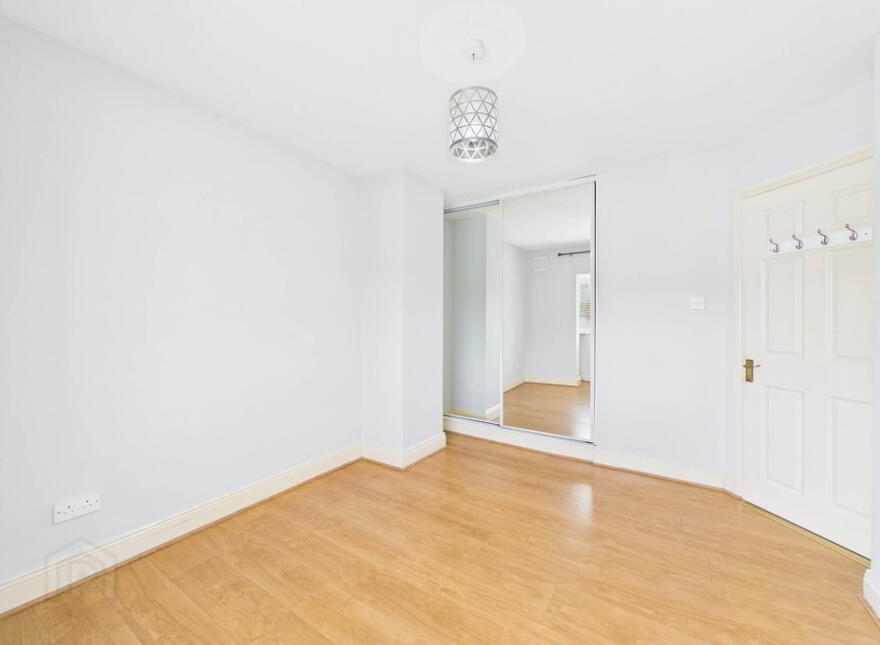 9 Orchard Crescent, Carrick-On-Suir, E32H102