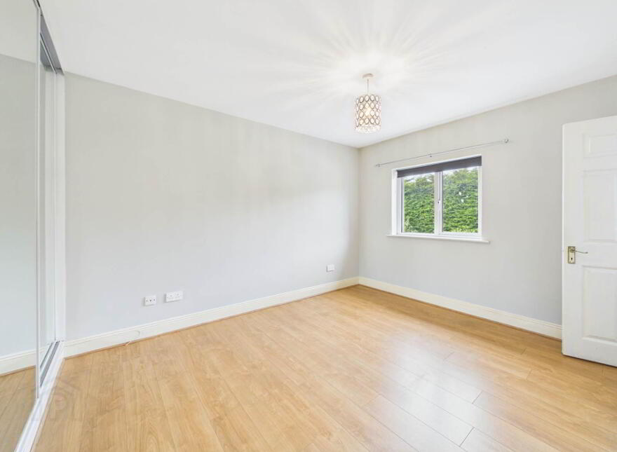 9 Orchard Crescent, Carrick-On-Suir, E32H102