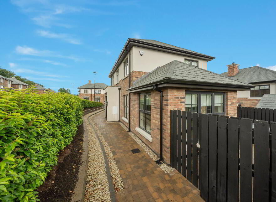28 Cromlyn Wood, Hillsborough, BT26 6TX