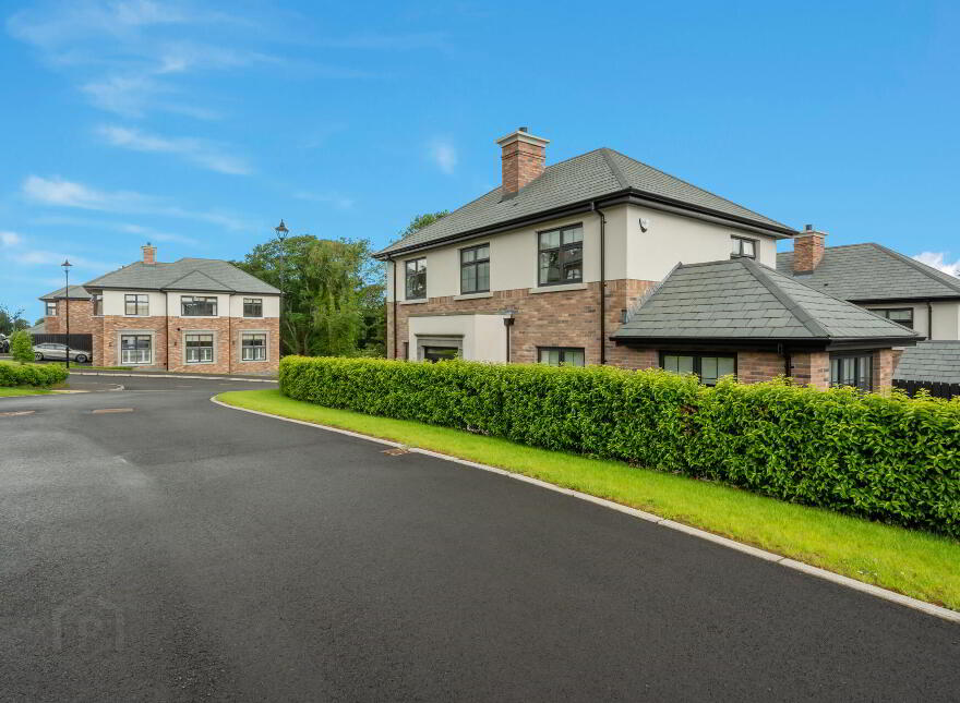 28 Cromlyn Wood, Hillsborough, BT26 6TX