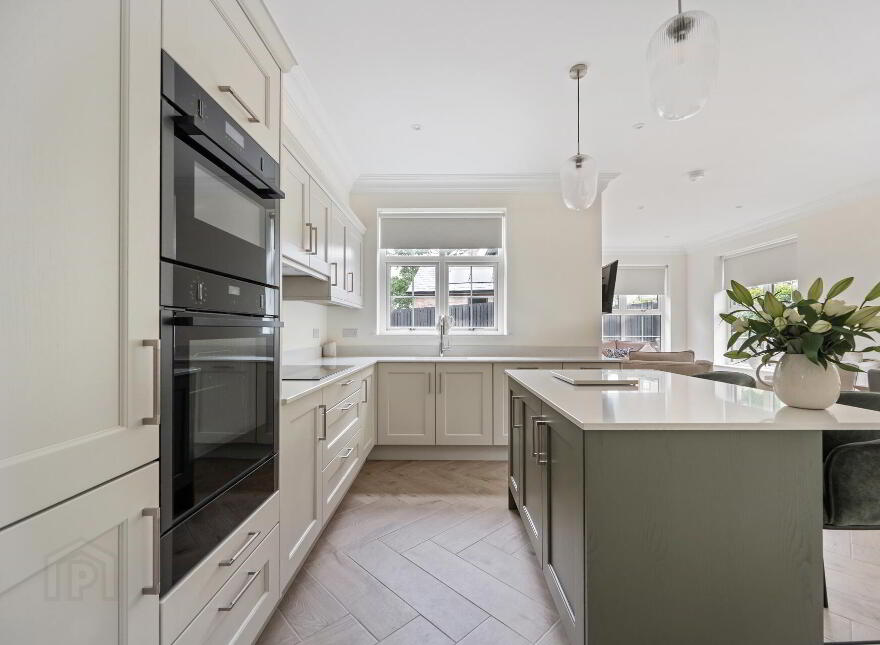28 Cromlyn Wood, Hillsborough, BT26 6TX
