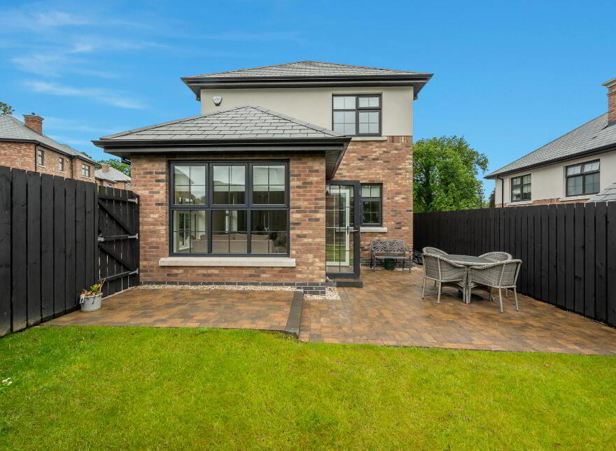28 Cromlyn Wood, Hillsborough, BT26 6TX