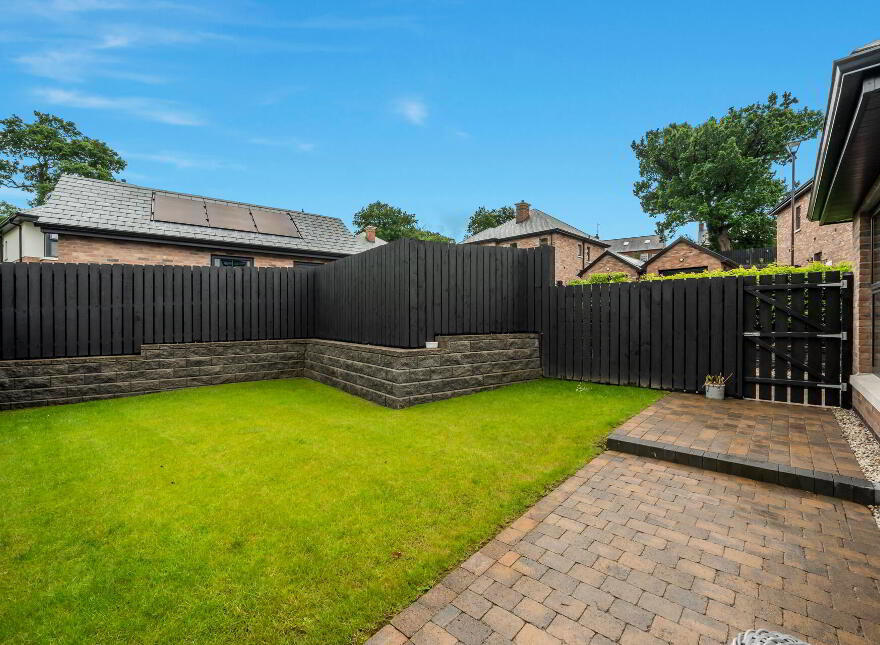 28 Cromlyn Wood, Hillsborough, BT26 6TX