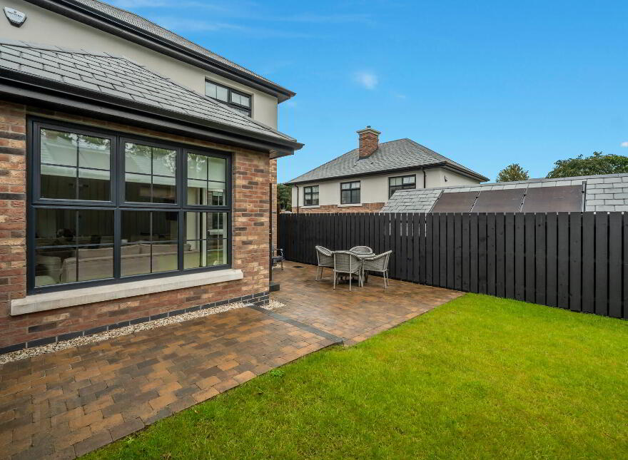 28 Cromlyn Wood, Hillsborough, BT26 6TX