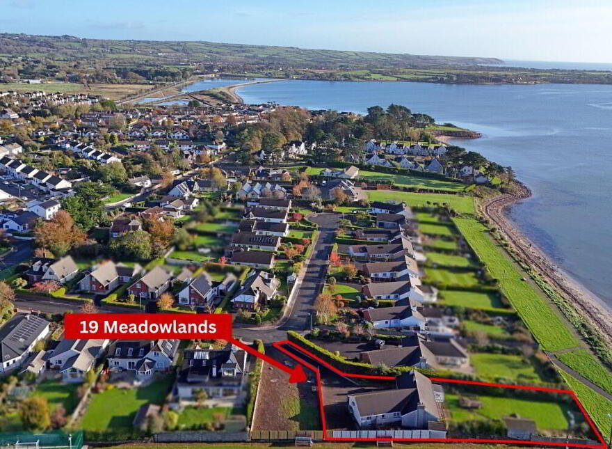 19 Meadowlands, Abbeyside, Dungarvan, X35N603 photo