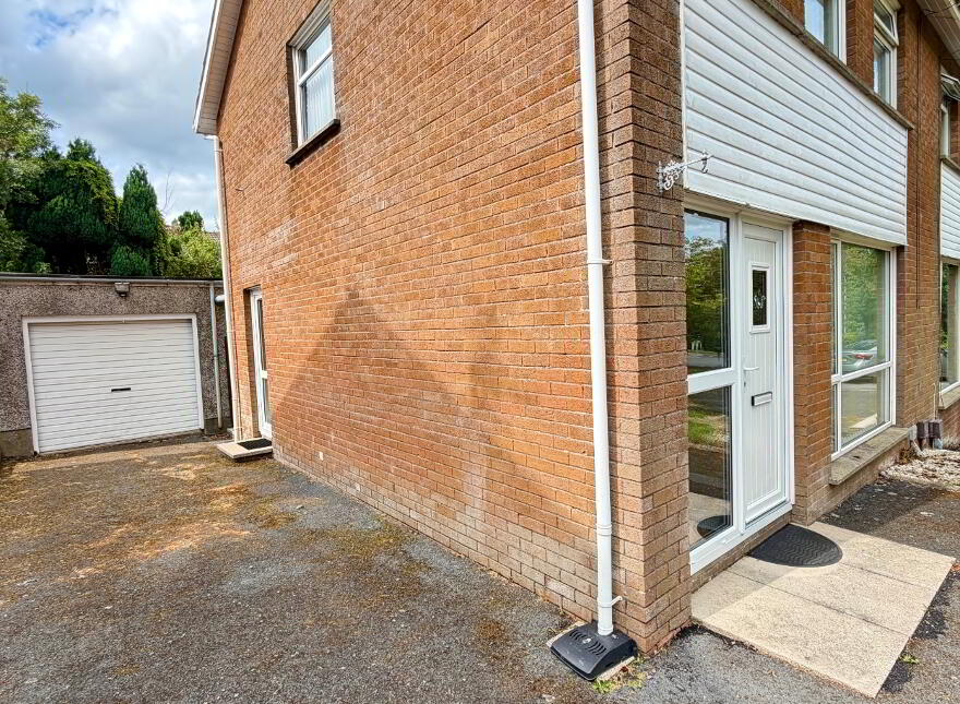 11 Woodford Green, Armagh, BT60 2BA