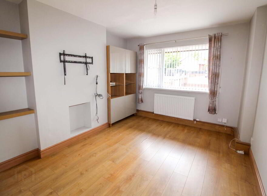 35 Edenmore Drive, Belfast, BT11 8LT