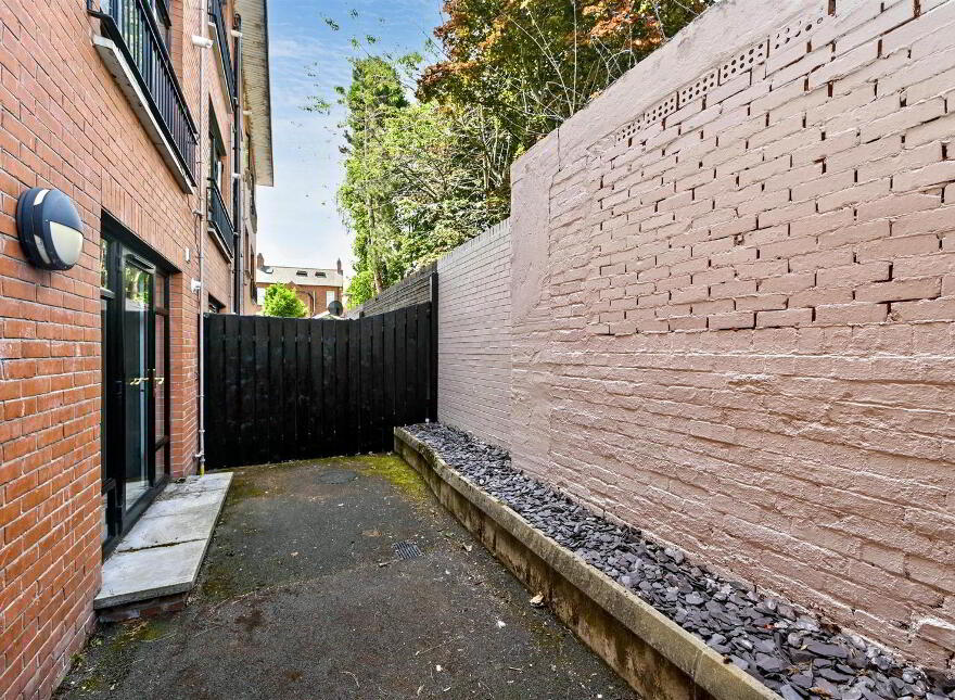 Apt 10, 39A Dundela Crescent, Belfast, BT4 3BN