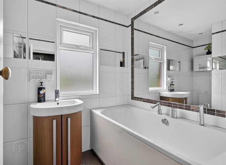 28 Sandhill Gardens, Belfast, BT5 6FF
