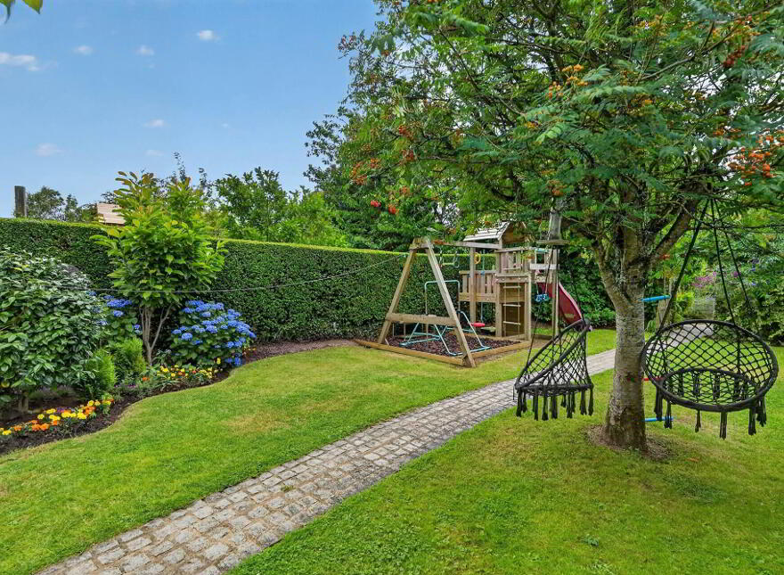 28 Sandhill Gardens, Belfast, BT5 6FF