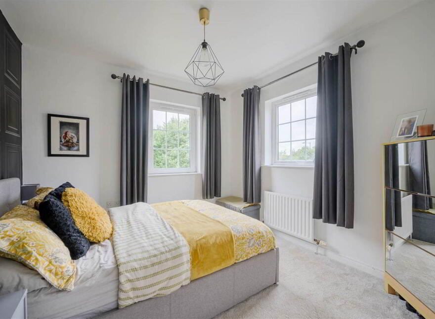 40 Berkeley Hall Court, Lisburn, BT27 5QX