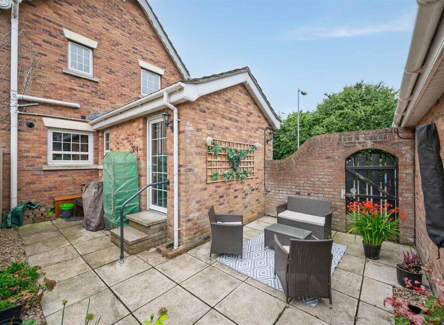 40 Berkeley Hall Court, Lisburn, BT27 5QX