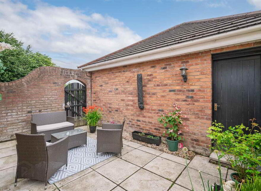 40 Berkeley Hall Court, Lisburn, BT27 5QX