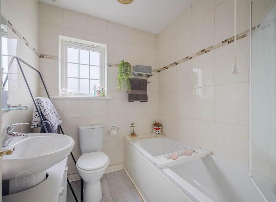 40 Berkeley Hall Court, Lisburn, BT27 5QX