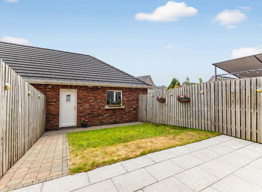 8 Holstein Crescent, Lisburn, BT28 2RS