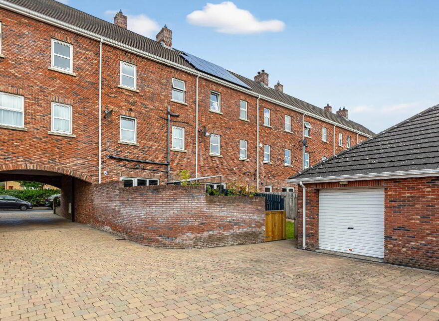 8 Holstein Crescent, Lisburn, BT28 2RS