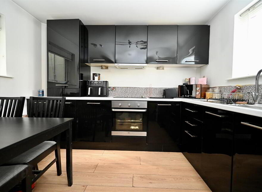 Apt 2, 61 Central Avenue, Bangor, BT20 3AU