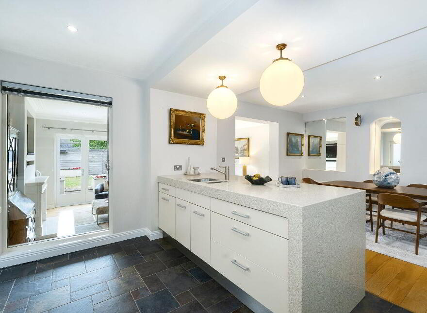 12 Beechwood Avenue Lower, Ranelagh, D06E862