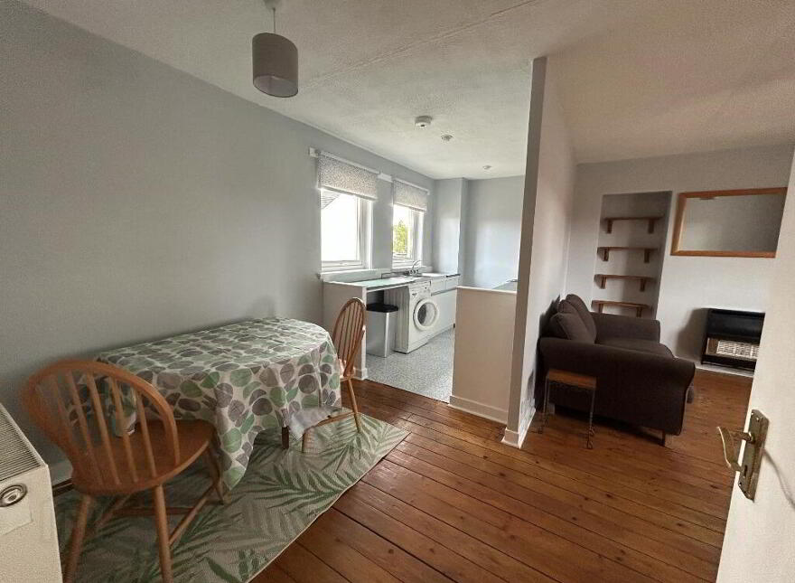 1 South Gyle Loan, Edinburgh, EH12 9EN