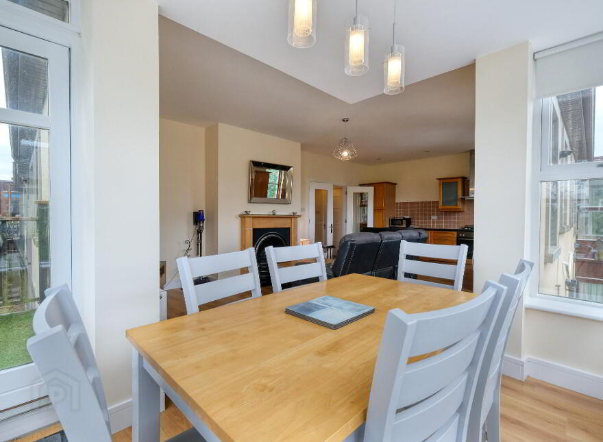16 Saint Albans, Battery Road, N39A218