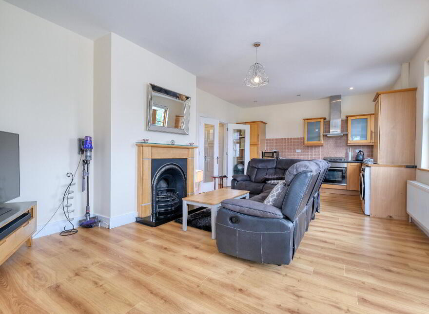 16 Saint Albans, Battery Road, N39A218