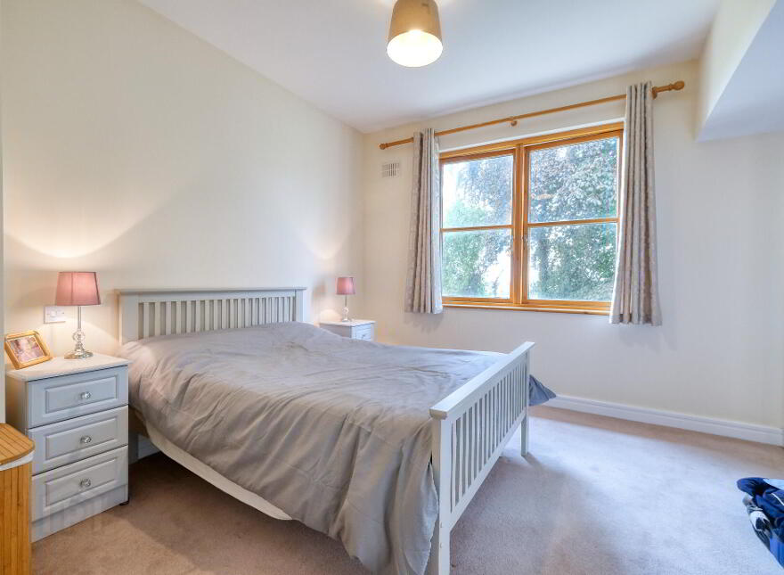 16 Saint Albans, Battery Road, N39A218