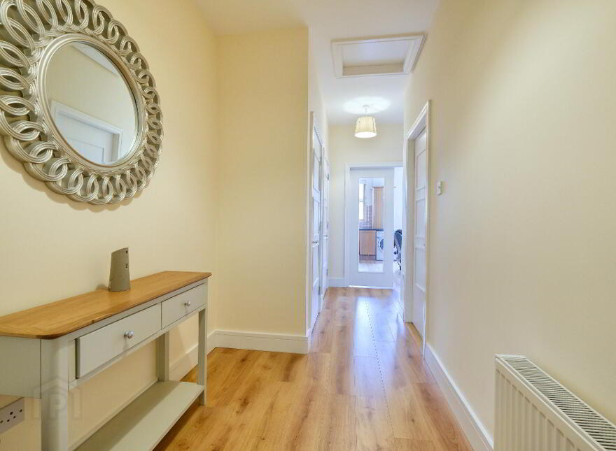 16 Saint Albans, Battery Road, N39A218