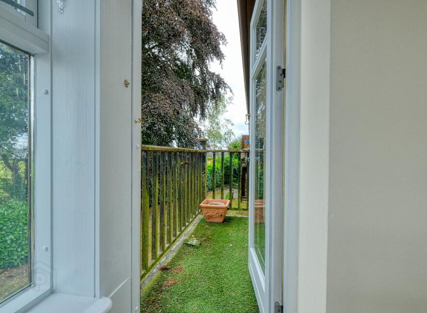 16 Saint Albans, Battery Road, N39A218