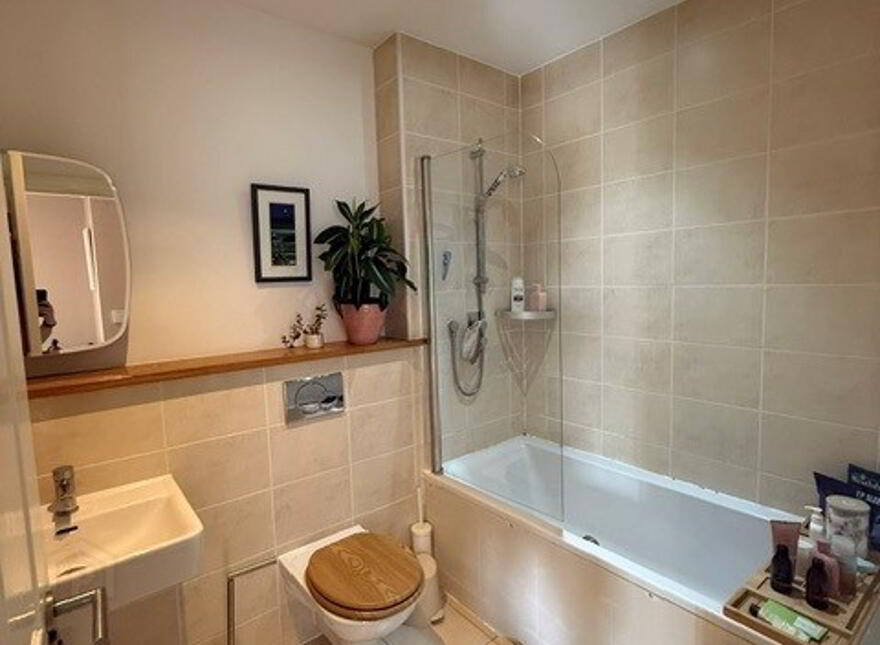 Apt 30, 19 Bridge House, Wellington Square, Belfast, BT7 3LL