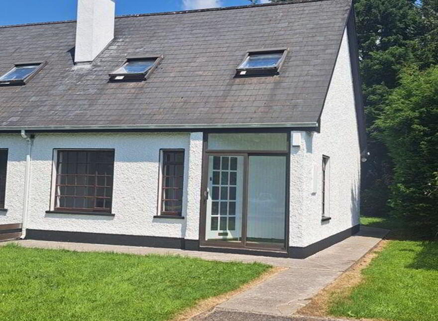 2 Woodlands Avenue, Dromahair, F91YE29