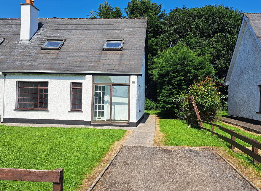 2 Woodlands Avenue, Dromahair, F91YE29