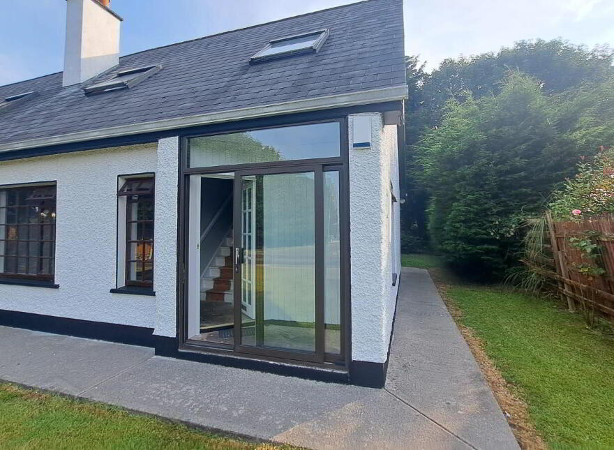 2 Woodlands Avenue, Dromahair, F91YE29
