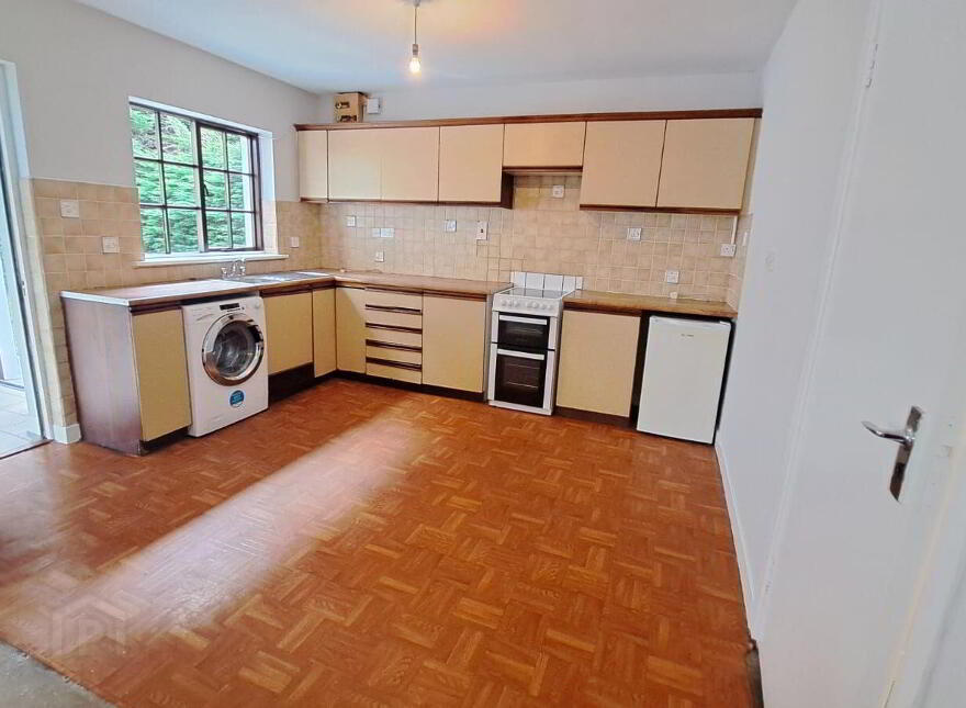 2 Woodlands Avenue, Dromahair, F91YE29